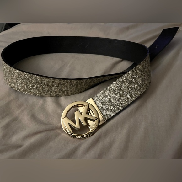 Reversible Leather Belt
MICHAEL Michael Kors - Picture 2 of 2
